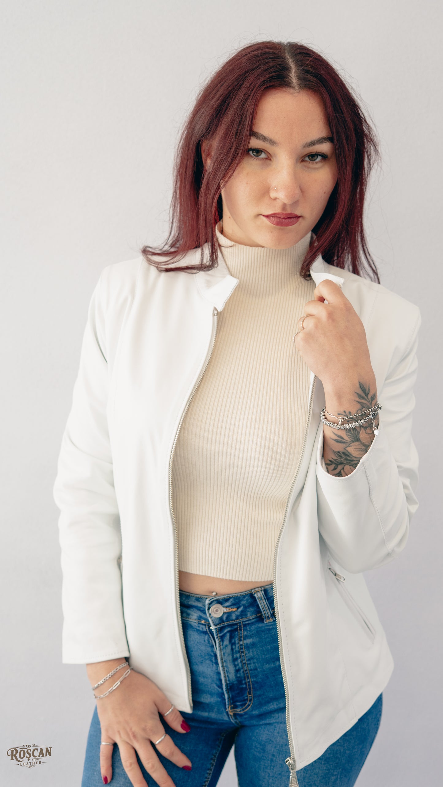 Giacca donna in pelle bianca con zip e collo alto