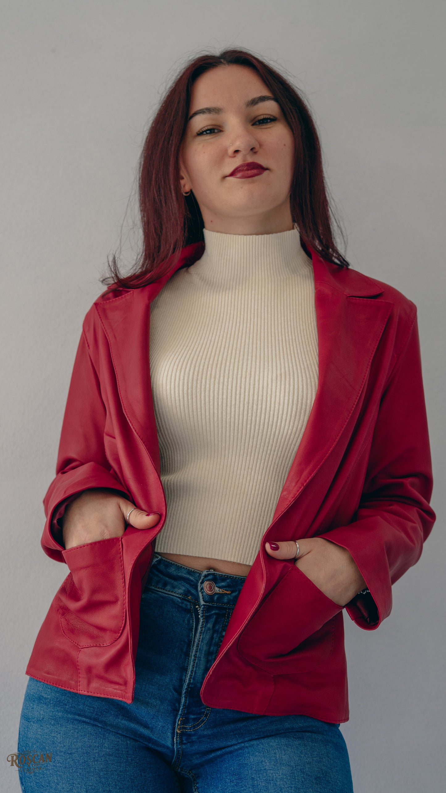 Giacca donna in pelle rossa con tasche frontali