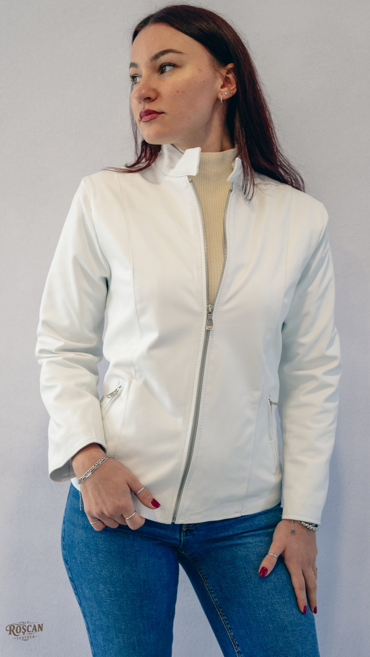 Giacca donna in pelle bianca con zip e collo alto