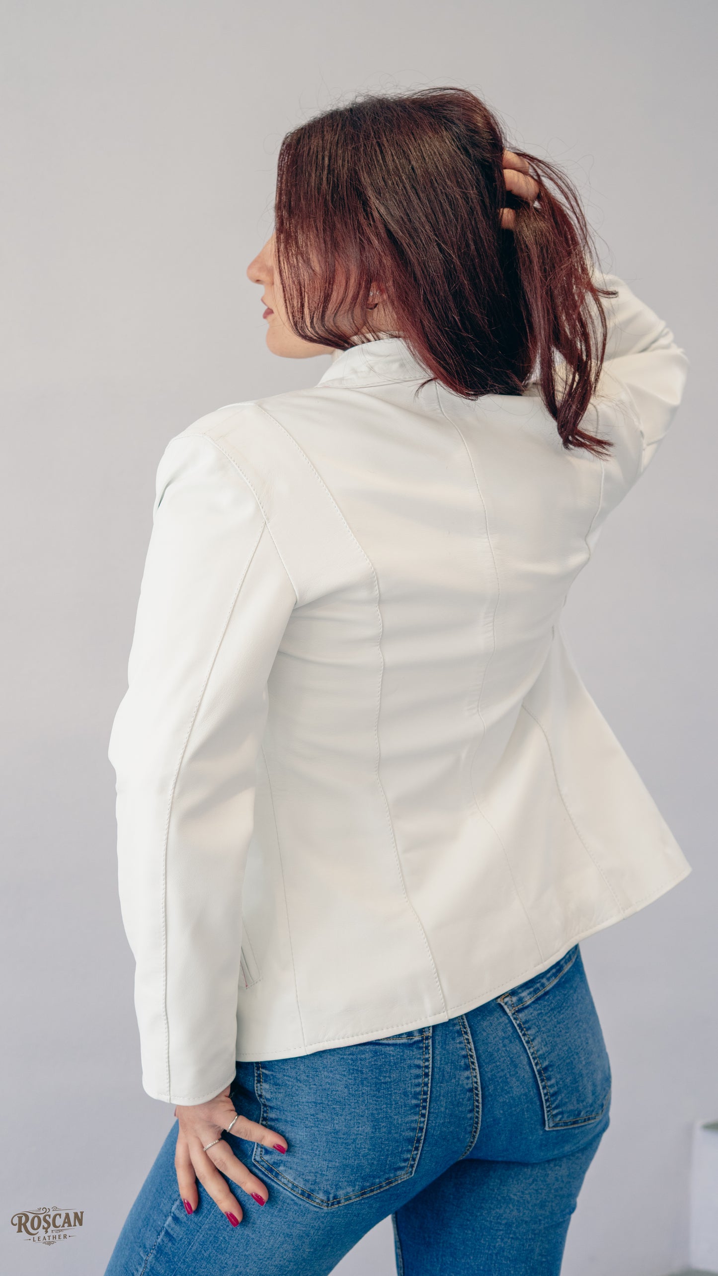 Giacca donna in pelle bianca con zip e collo alto