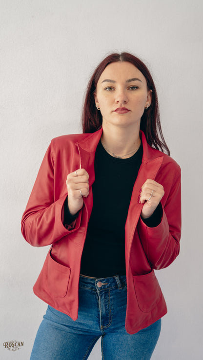 Giacca donna in pelle rossa con tasche frontali