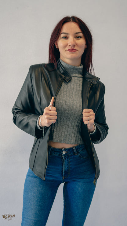 Giacca donna in pelle nera con zip e collo alto