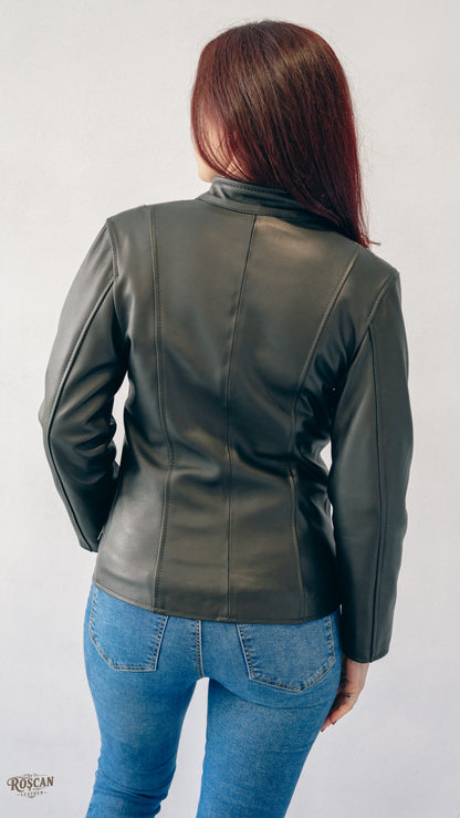 Giacca donna in pelle nera con zip e collo alto