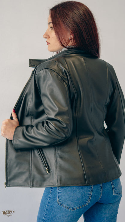 Giacca donna in pelle nera con zip e collo alto