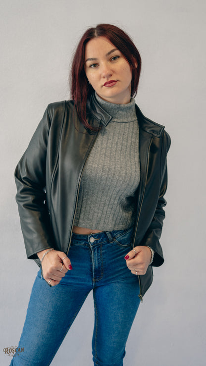 Giacca donna in pelle nera con zip e collo alto