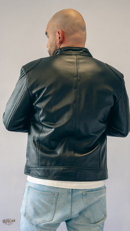 Giacca uomo in pelle nera con zip e spalle trapuntate