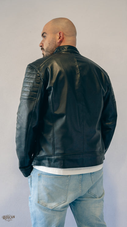 Giacca uomo in pelle nera con zip e tasche verticali