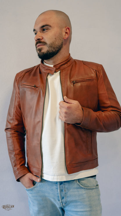 Giacca uomo in pelle marrone con zip e tasche verticali