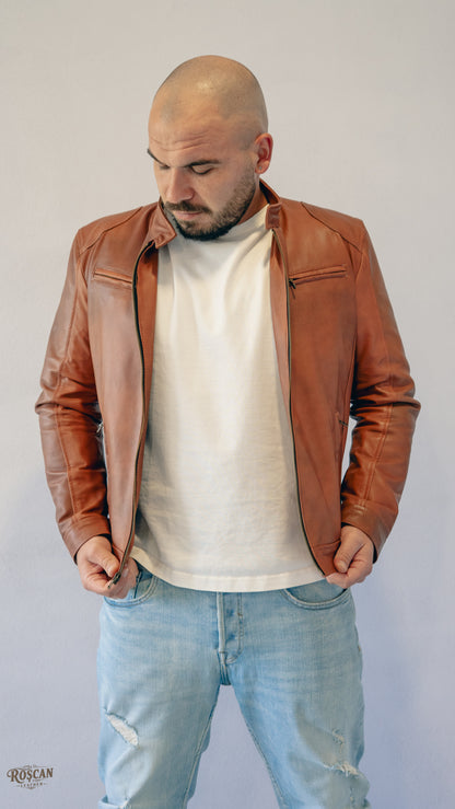 Giacca uomo in pelle marrone con zip e tasche verticali