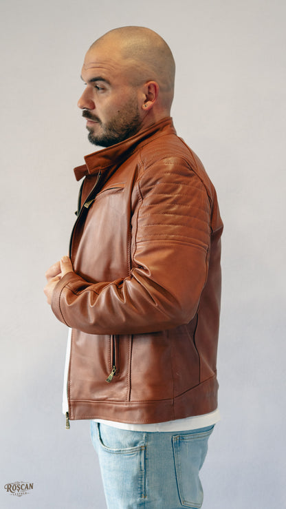Giacca uomo in pelle marrone con zip e spalle trapuntate