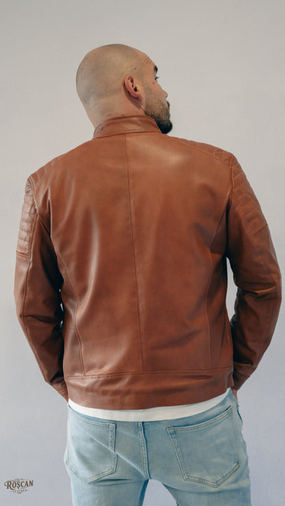 Giacca uomo in pelle marrone con zip e spalle trapuntate