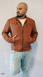 Giacca uomo in pelle marrone con zip e spalle trapuntate