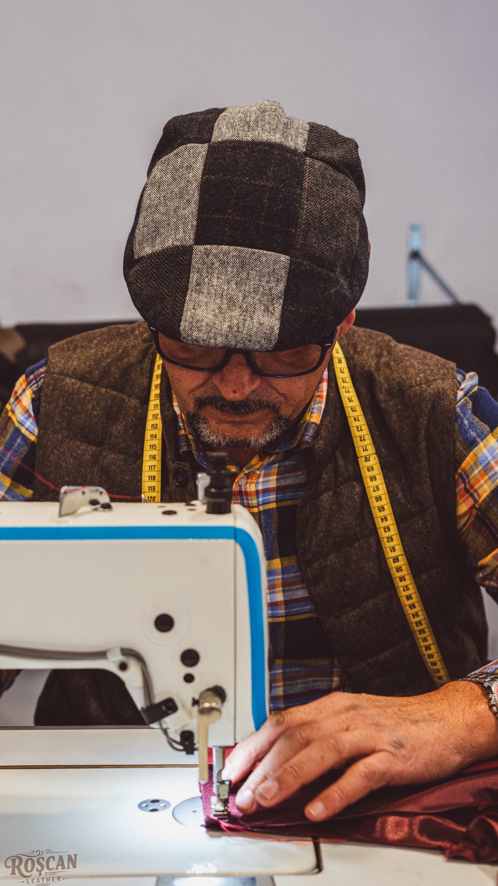 Artigiano Roscan Leather al lavoro