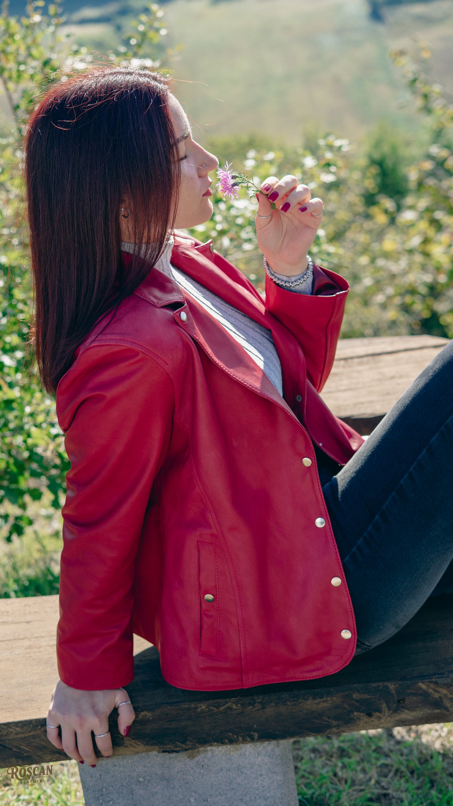 Giacca donna in pelle rossa con tasche frontali