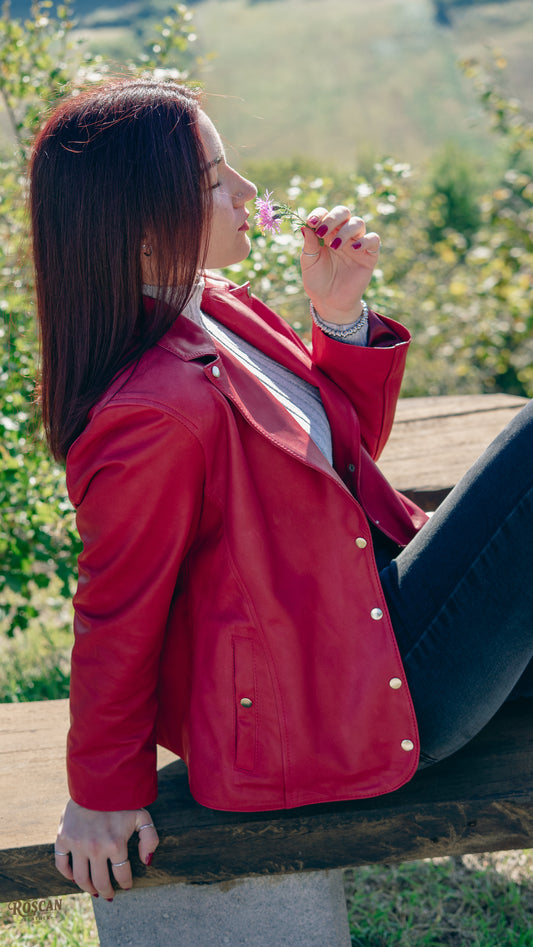 Giacca donna in pelle rossa con tasche frontali