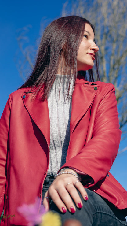 Giacca donna in pelle rossa con tasche frontali
