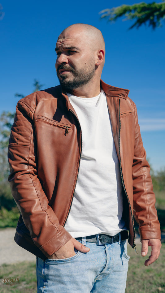 Giacca uomo in pelle marrone con zip e spalle trapuntate