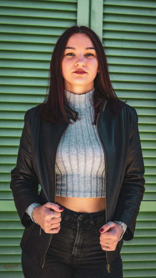 Giacca donna in pelle nera con zip e collo alto