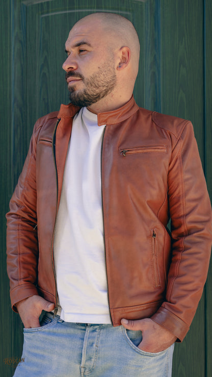 Giacca uomo in pelle marrone con zip e tasche verticali